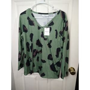 Haute Edition Woman L Top Green Animal Print Casual Long Sleeve